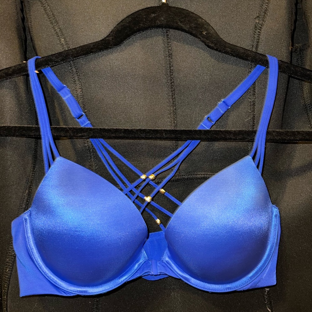 Victoria Secret very sexy push up bra. 34C. Blue.